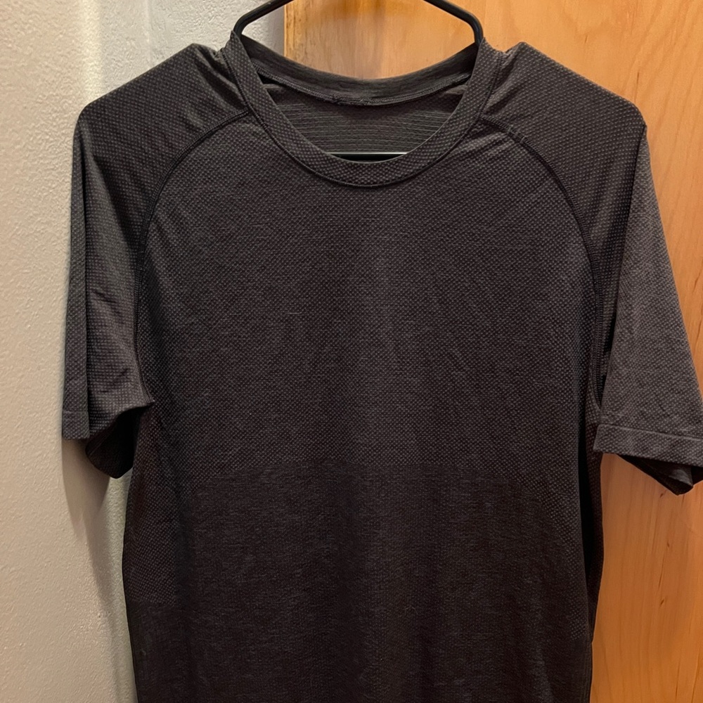 Men's Lululemon Metal Vent Tech Shirt - Size Small